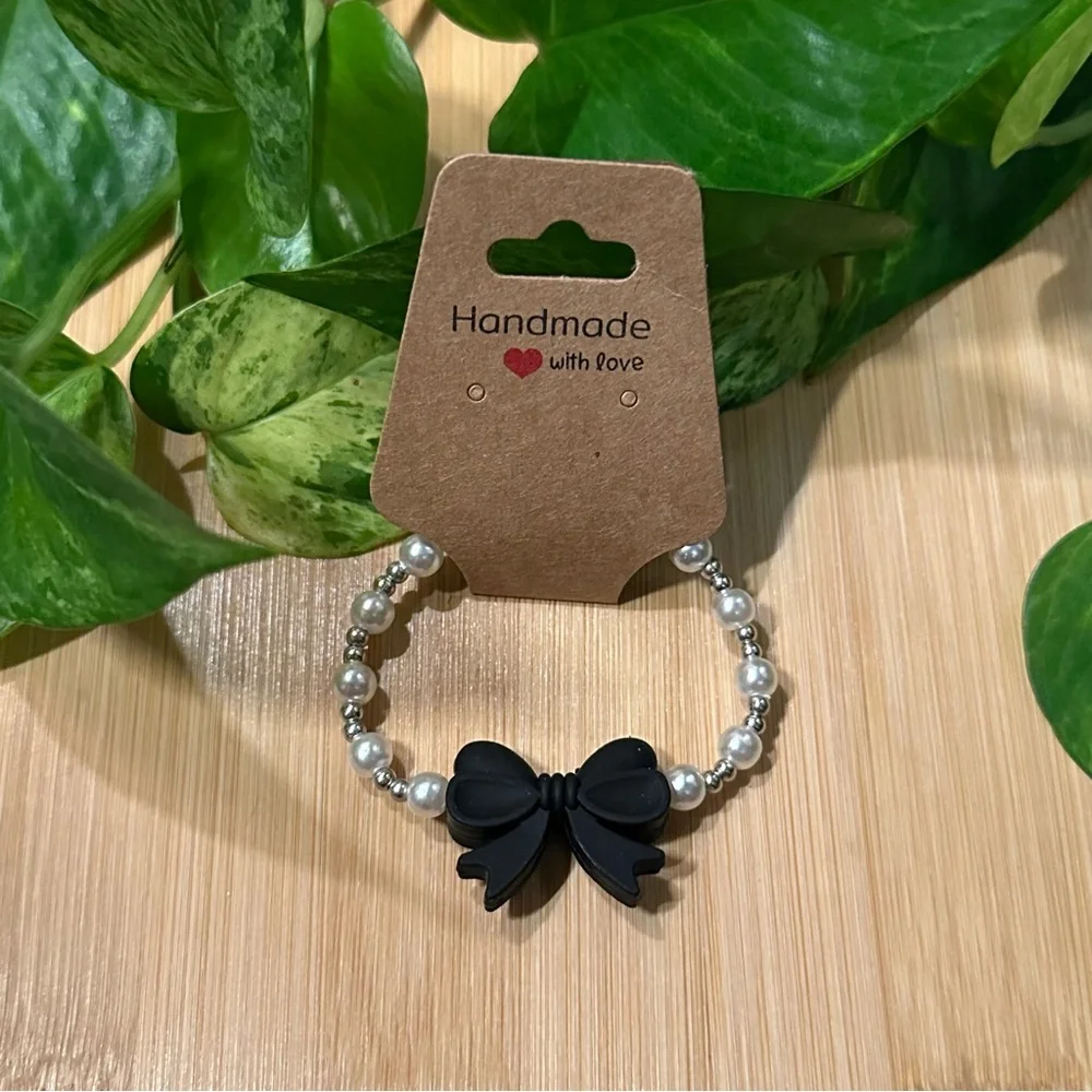 ✨Kids’ Pearl & Silver Stretchy Beaded Bracelet | Handmade | Silicone Bow Accent🎀 - Picture 1 of 1